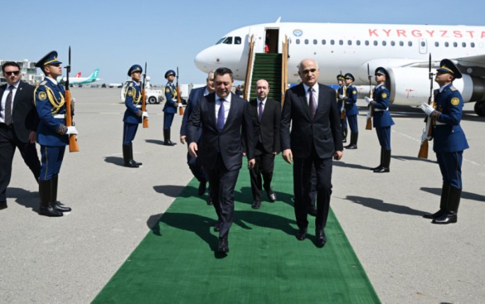 Президент Кыргызстана прибыл с государственным визитом в Азербайджан