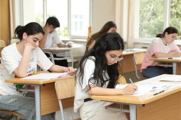 В Азербайджане свыше 46 000 учащихся сдадут выпускной экзамен