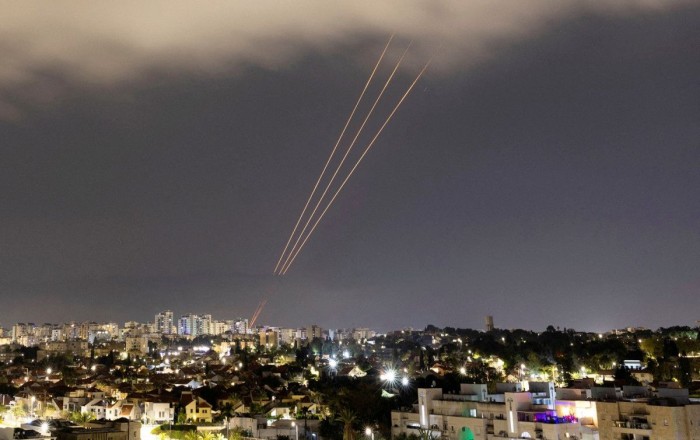 İsrail Suriyanı bombaladı
