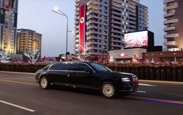 Putinin hədiyyə etdiyi avtomobildən istifadə etdi - Video