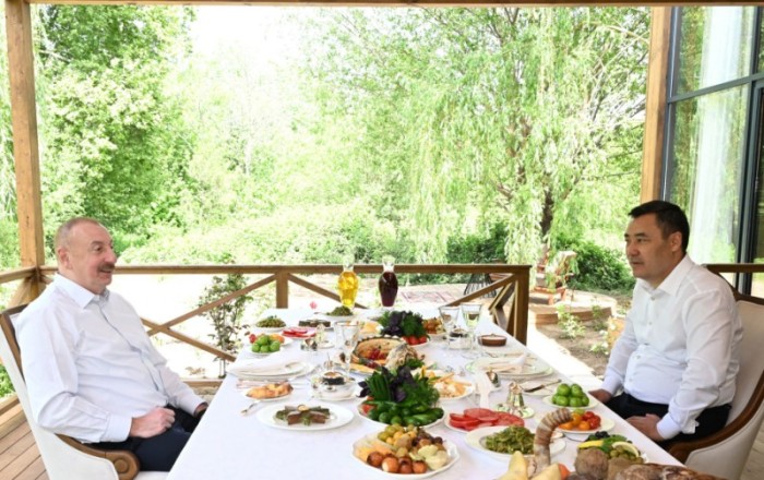 Президенты Азербайджана и Кыргызстана провели совместный обед