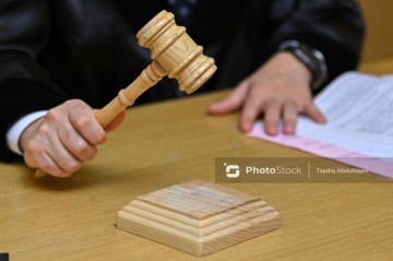 В суде рассматривают дело обвиняемого в получении крупной взятки экс-судьи: его защищают пять адвокатов