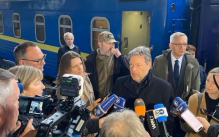 Вице-канцлер Германии неожиданно прибыл в Киев