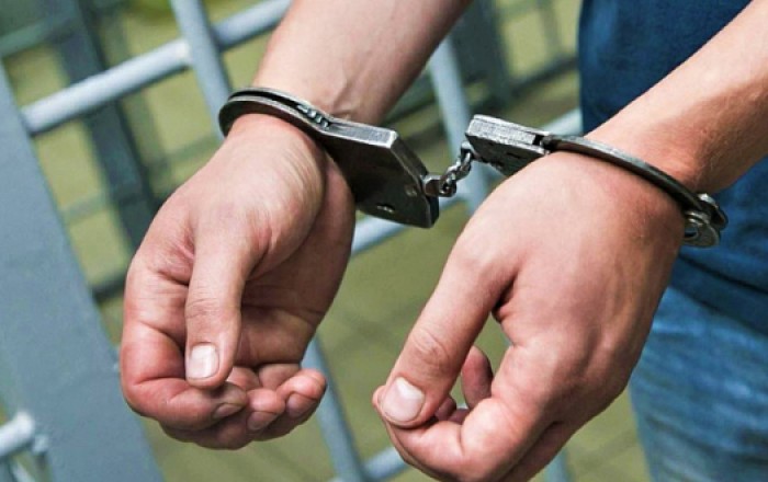 В Баку задержаны наркодилеры и торговцы оружием