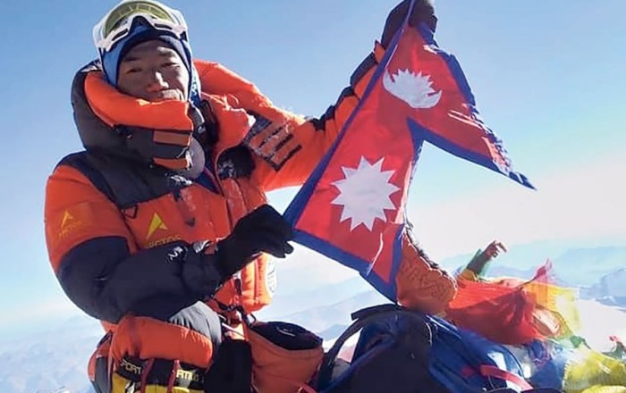 Nepallı alpinist Everesti 29-cu dəfə fəth etdi -