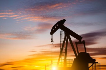 Oil prices fall in global markets
