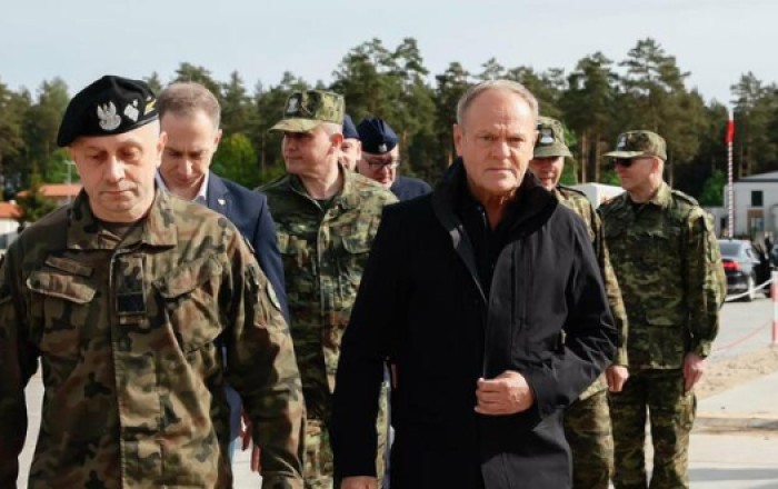 Премьер Польши отправился на границу с Беларусью и обвинил Минск