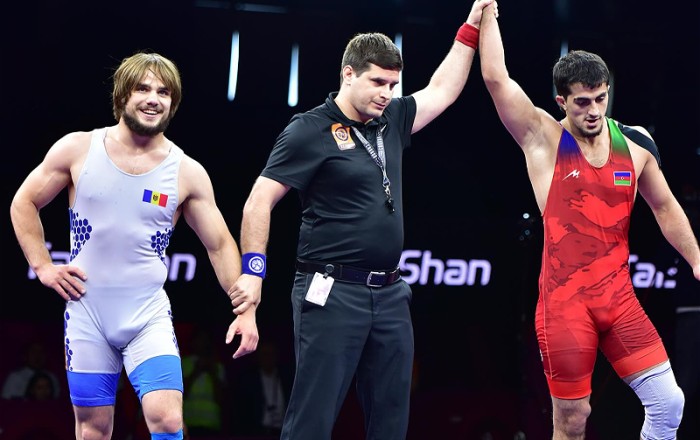 Двое азербайджанских борцов могут стать чемпионами Европы