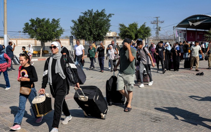 Израиль начал эвакуацию мирных палестинцев из Рафаха перед наземной операцией