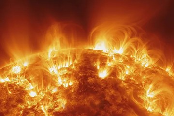 Мощные вспышки на Солнце отключили радиосвязь в ряде стран