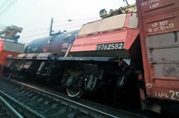 Сход грузового поезда с рельсов в России произошел в результате атаки БПЛА - ВИДЕО