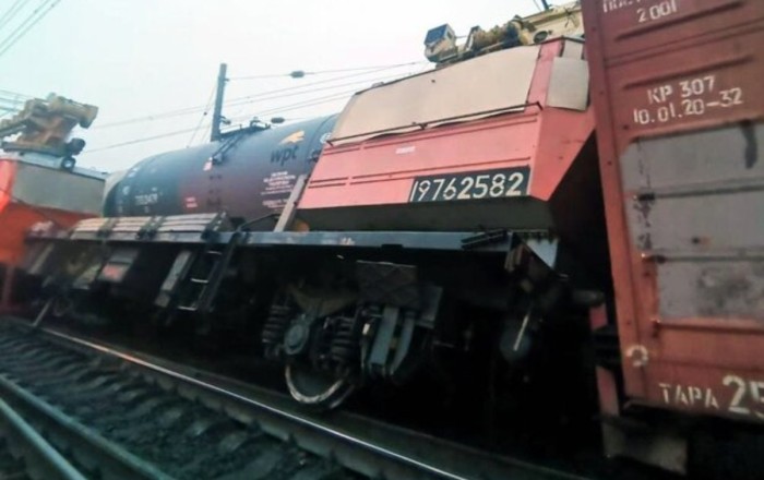 Сход грузового поезда с рельсов в России произошел в результате атаки БПЛА - ВИДЕО