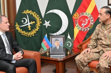 Azerbaijan, Pakistan negotiate prospects of co-op in defense and military spheres
