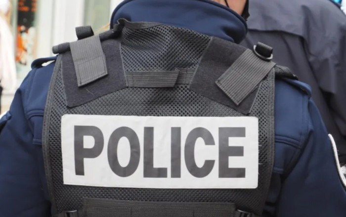 Двое полицейских пострадали в результате перестрелки в Париже -