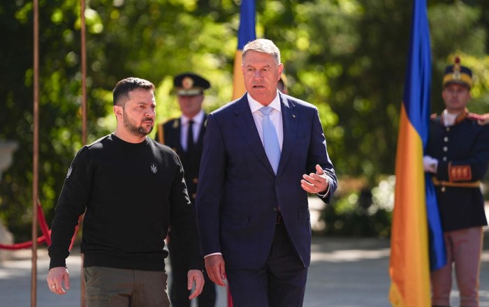 Rumıniya prezidenti Zelenski ilə NATO sammitini müzakirə edib