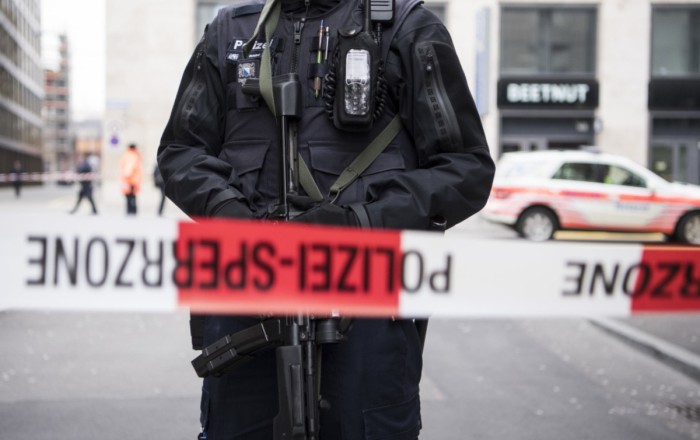 Мужчина с ножом напал на прохожих в Швейцарии: есть раненые - ВИДЕО