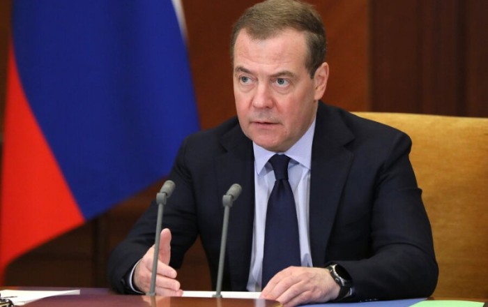Медведев заявил о наличии у России всего необходимого для жизни и победы