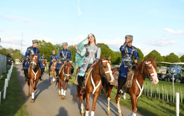 Карабахские скакуны и азербайджанская национальная музыка на Виндзорском королевском конном шоу - ФОТО