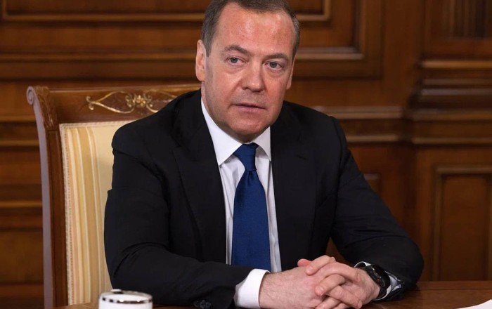Medvedev: Ukraynaya qoşun göndərilsə, Vaşinqton, London və Parisə nüvə zərbəsi endiriləcək