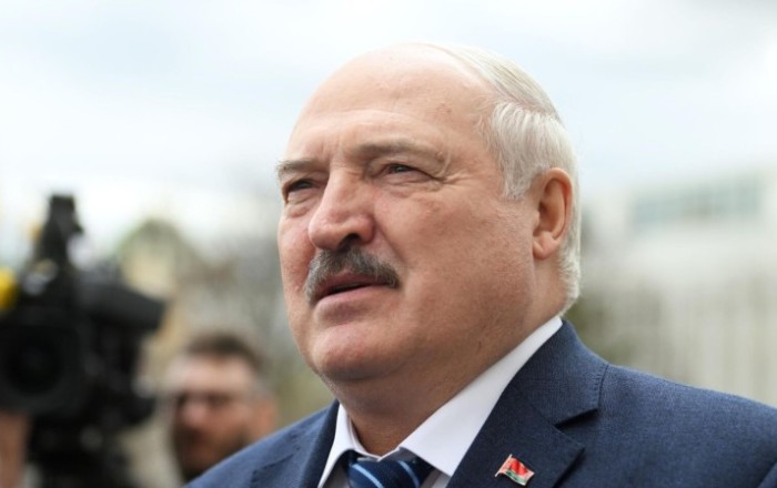 Лукашенко: в наличии президентских полномочий у Зеленского нет "юридической чистоты"