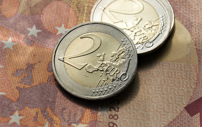 Косово отказалось от всех валют в пользу евро