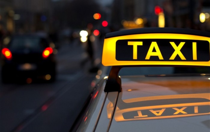 Названо число водителей, получивших разрешение на работу в такси
