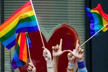 Nazir Məhəmmədi cəzalandırmağı tələb edir - Fransada LGBT qalmaqalı
