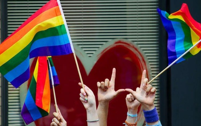 Nazir Məhəmmədi cəzalandırmağı tələb edir - Fransada LGBT qalmaqalı