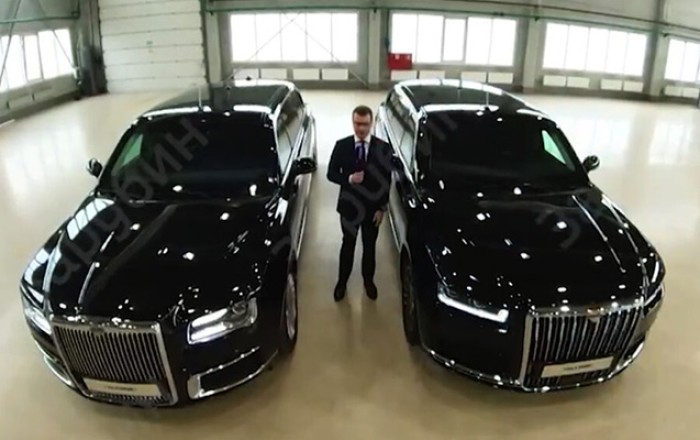 Putinin yeni avtomobilini nümayiş etdirdi - Video