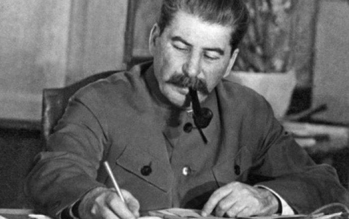 Россия воспитывает солдат Сталиным
