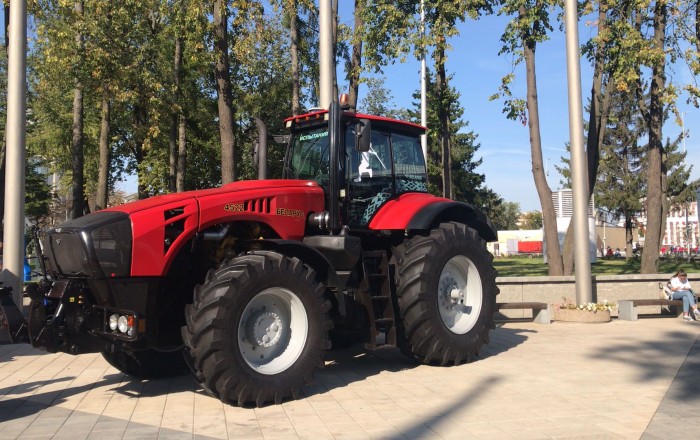 Азербайджан получит 725 тракторов «Беларусь»