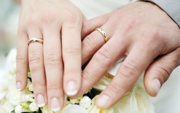 Азербайджанцам запретили жениться на нелегалах