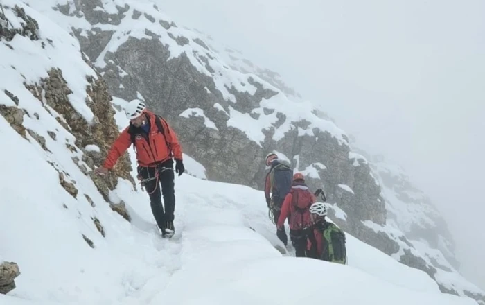 26 alpinist Alp dağlarında köməksiz vəziyyətdə qalıb