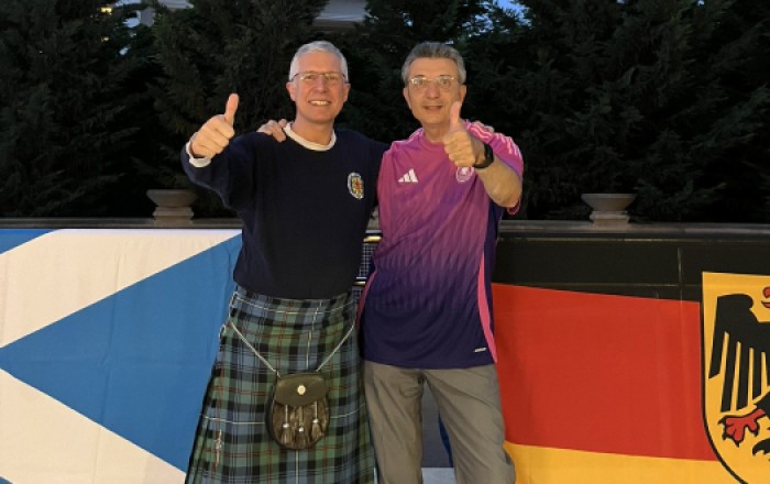 Послы Германии и Шотландии в Азербайджане смотрят футбол