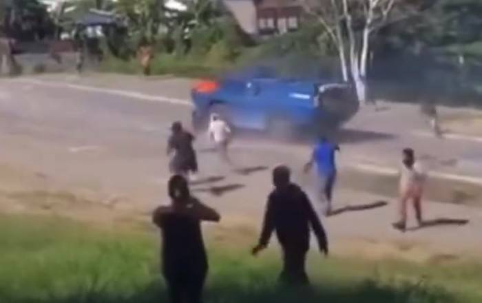 В Новой Каледонии продолжаются уличные бои (видео)