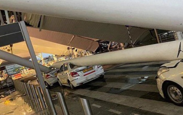 В Индии стихия обрушила крышу аэропорта: есть жертвы