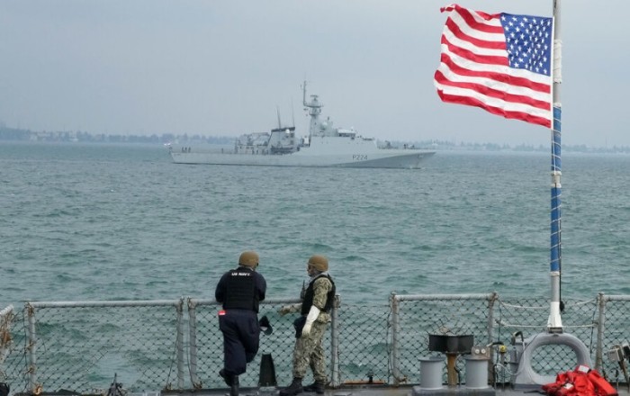 ВМС США, Канады, Японии и Филиппин проводят учения