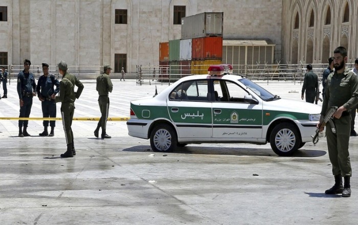 İranda seçki qutusunu daşıyan avtomobilə atəş açıldı - ÖLƏNLƏR VAR