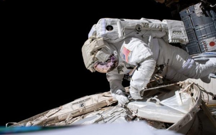 NASA отменило выход астронавтов в открытый космос
