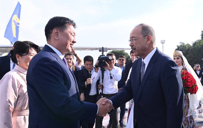 Президент Монголии прибыл с визитом в Узбекистан
