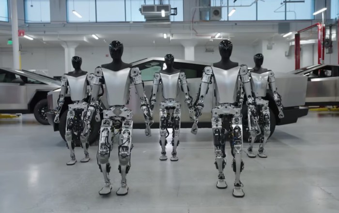 “Tesla” fabriklərində minlərlə insanabənzər robot
