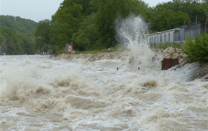 Предупреждение об ожидающихся наводнениях и селях на реках