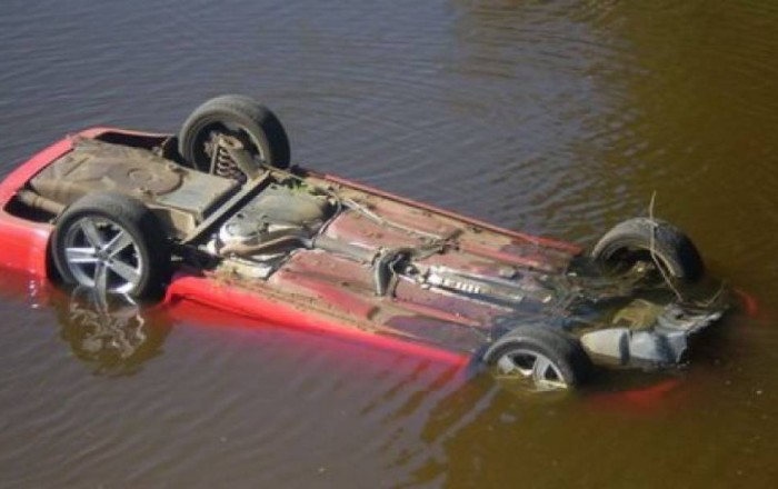 В Товузе автомобиль упал в реку, двое пропали без вести -