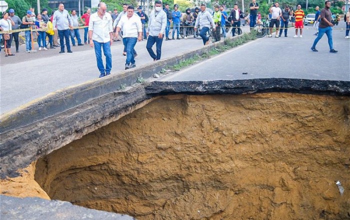 В результате обрушения моста в Колумбии погибли четыре человека