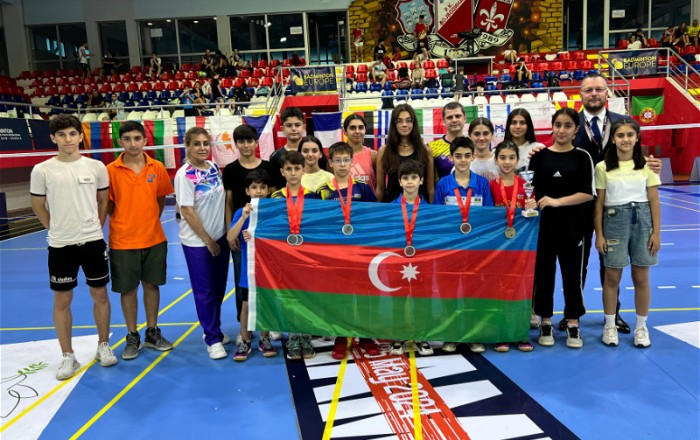 Азербайджанские бадминтонисты завоевали четыре медали в Сербии