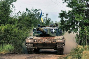 Spain sends Ukraine new batch of aid with 10 Leopard tanks