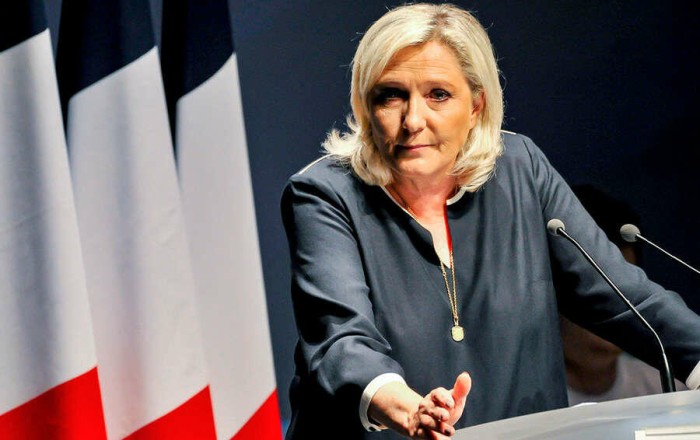 "Fraksiya makronist bloku məhv etdi" - Le Pen