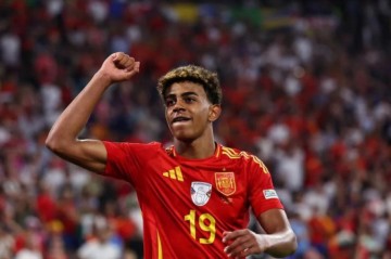 Barcelona prodigy breaks Pele’s record, scores a worldie against France