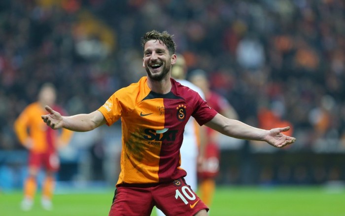 "Qalatasaray" belçikalı futbolçusu ilə müqavilə müddətini UZATDI