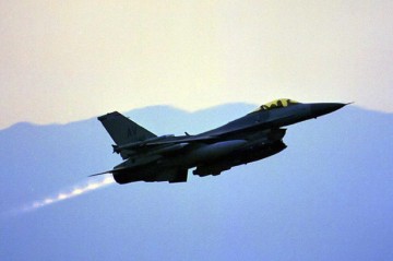 Польша подняла в небо боевые самолеты